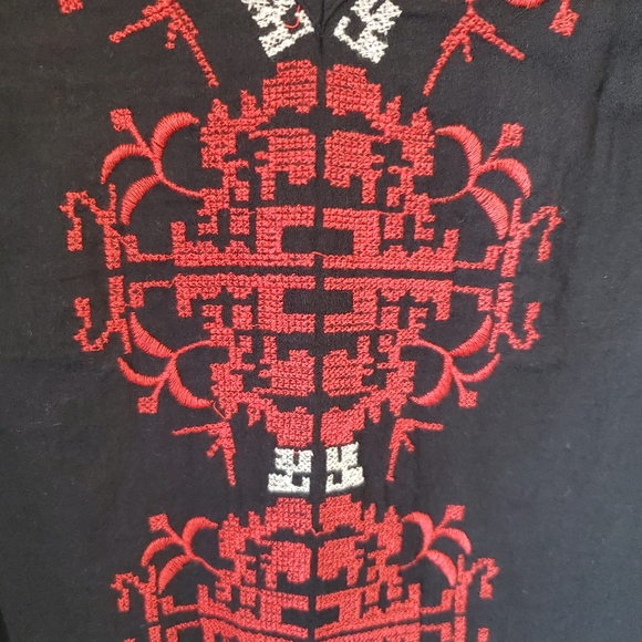 Alya Red Embroidered Black Cotton Long Sleeve Loose Fit Top Women's Size Large - Picture 2 of 9
